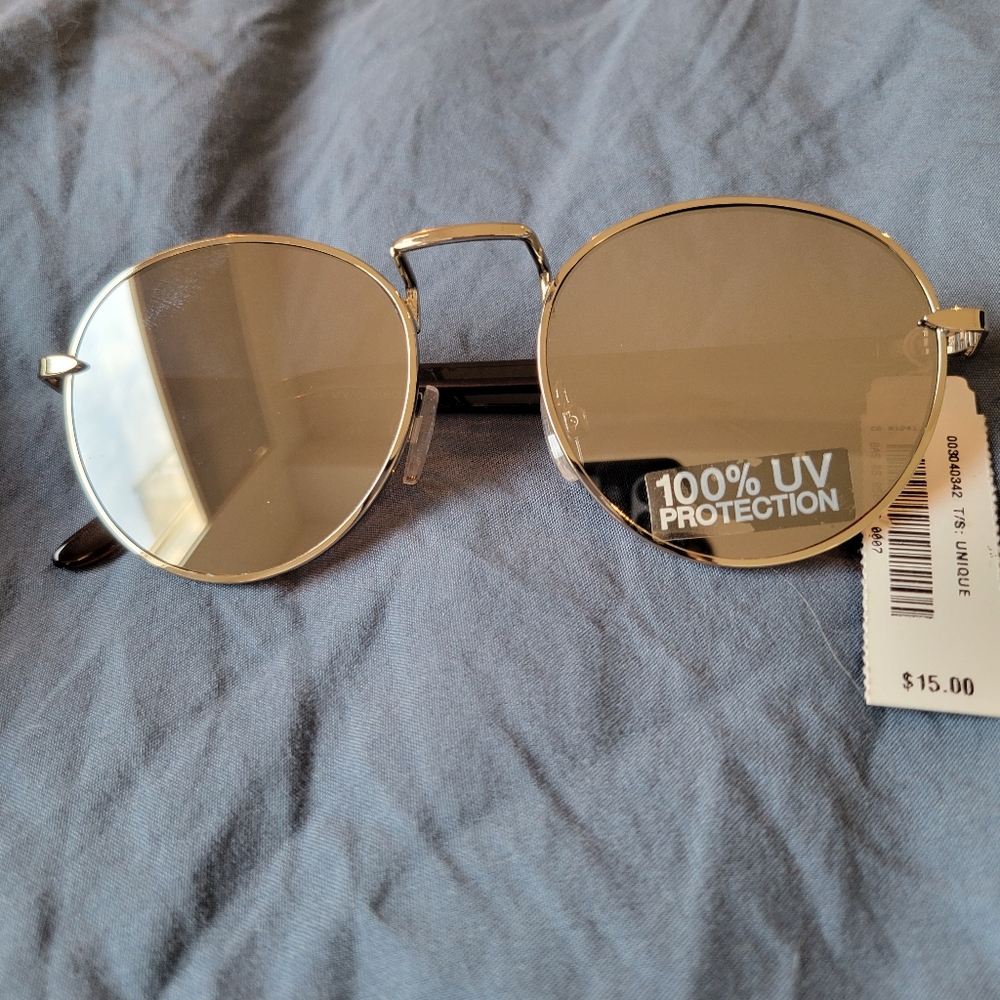 NWT Simons Silver Aviator Sunglasses